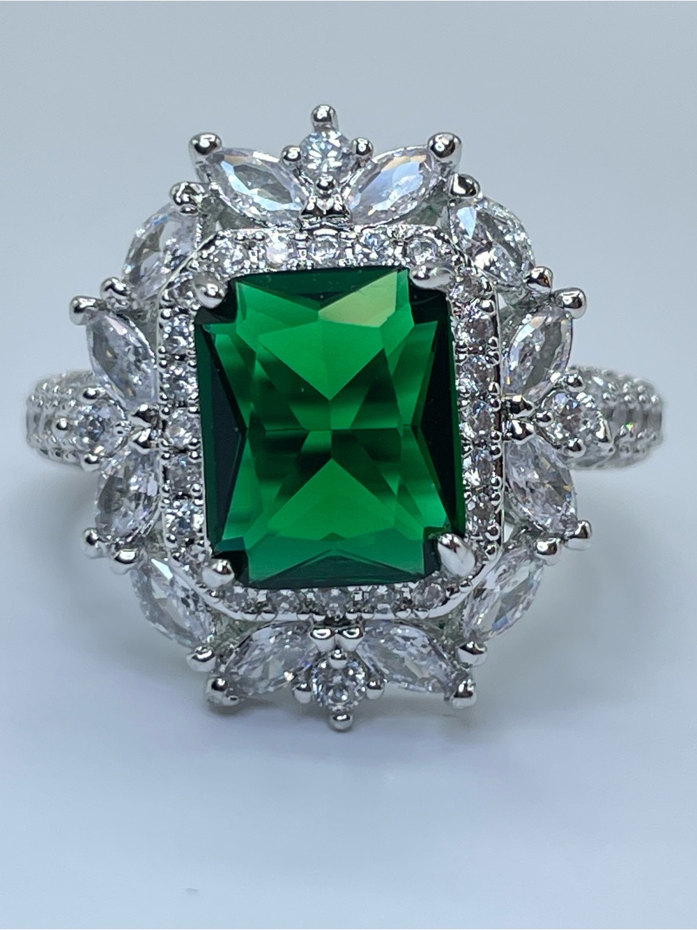 Swarovski Crystal Elements Emerald Green Crystal Halo Ary Deco Ring Silver Bold